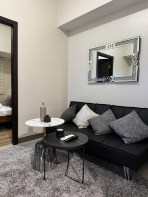 New 1BR Condo Near Venice Canal & BGC with Balcony - 7e